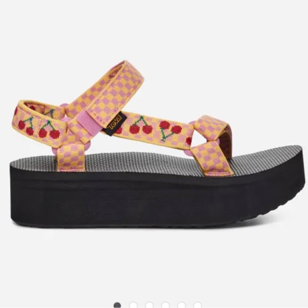 Teva Flatform Universal in Picnic Cherries Rosebloom